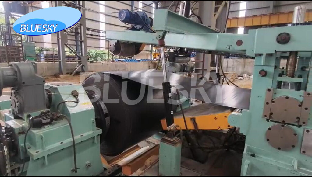 BSSL-(1.5-6.0)×1550mm×35T slitting line machine operating at a customer's factory.